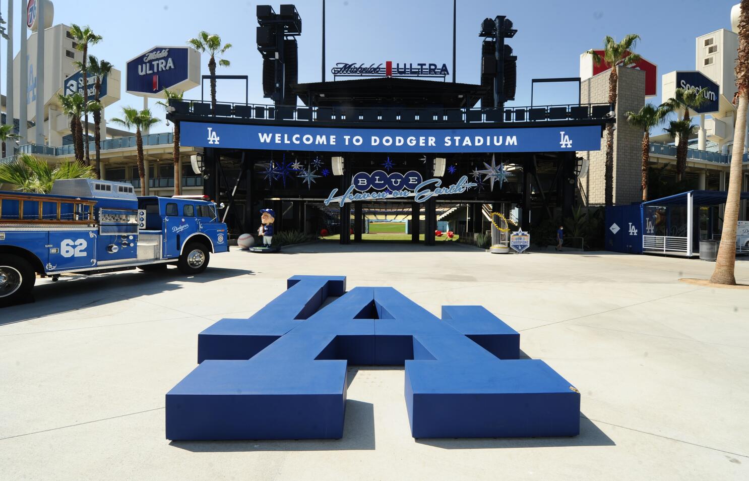 Serie Mundial o lujo mundial: estacionar en el Dodger Stadium «cuesta un ojo de la cara» (Tarifas)