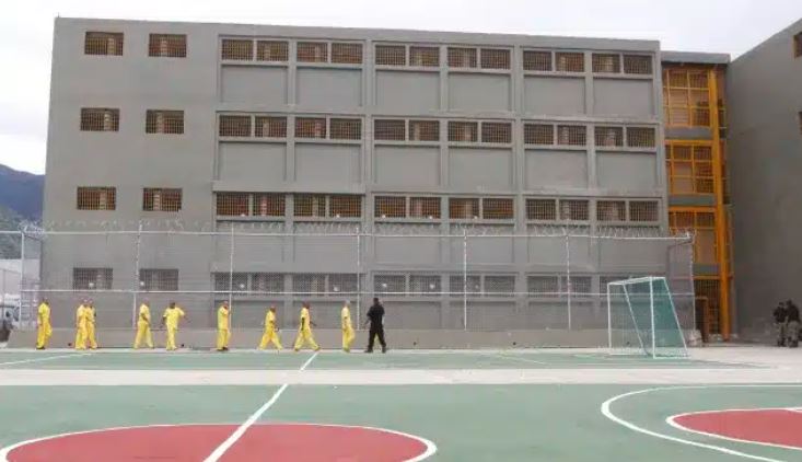 Exclusiva: Protocolo del horror, visitando a un preso político en El Rodeo I en Venezuela (VIDEO)
