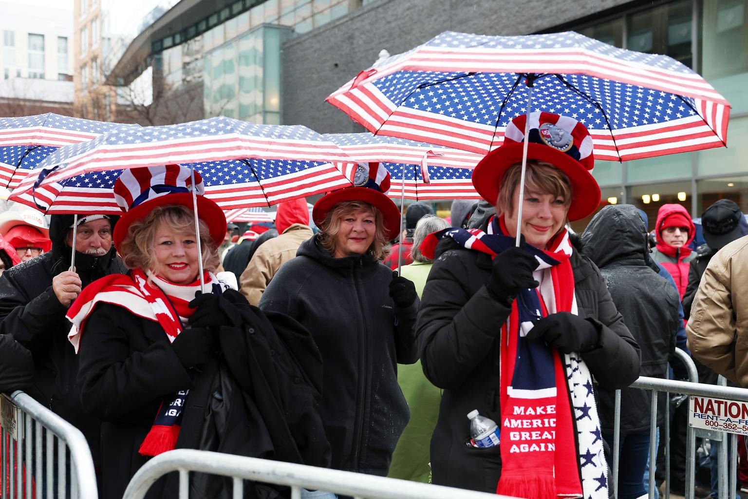 El mitin de Trump por su victoria atrae a miles de personas a Washington DC (FOTOS)