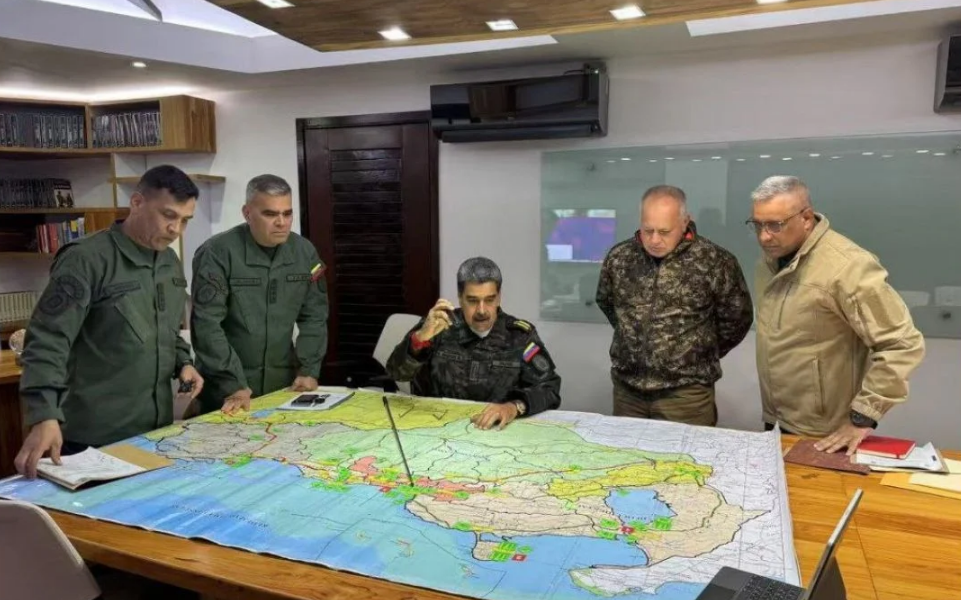 Vladimir Padrino will deploy the «Bolivarian Armed Force» in cities and borders by order of Nicolás Maduro