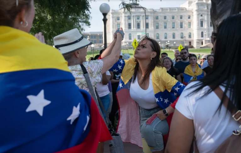 “Tengo que prepararme para salir”: venezolano en Minnesota preocupado ante el fin del TPS