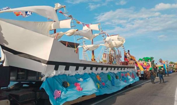 Desfiles de carrozas y visitas playeras: Tradición de los venezolanos para celebrar Carnavales (FOTOS)