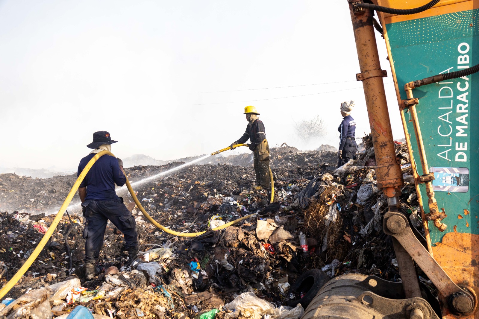 Alcalde de Maracaibo: «Incendio de Recimara está controlado y labores de extinción avanzan un 70%»