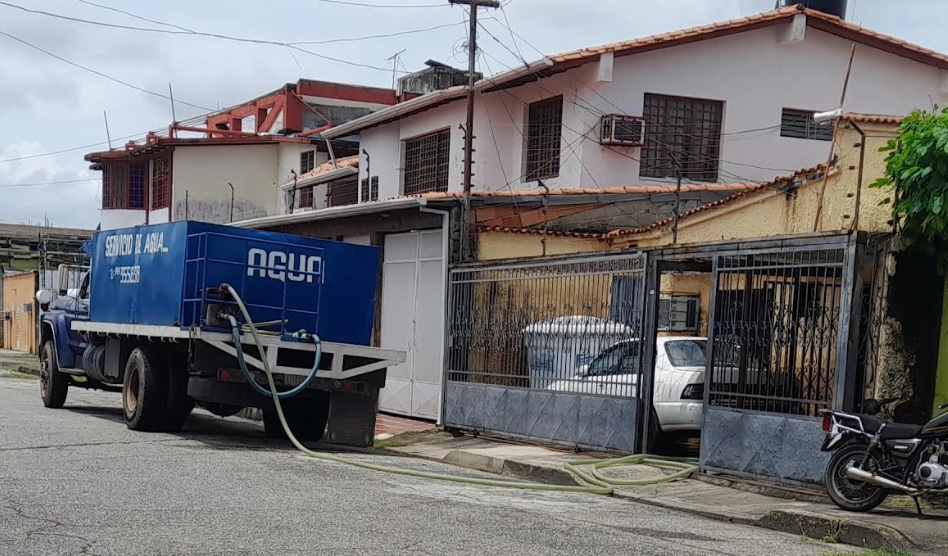 Apagones no dejan recoger agua en Los Pozones de Barinas