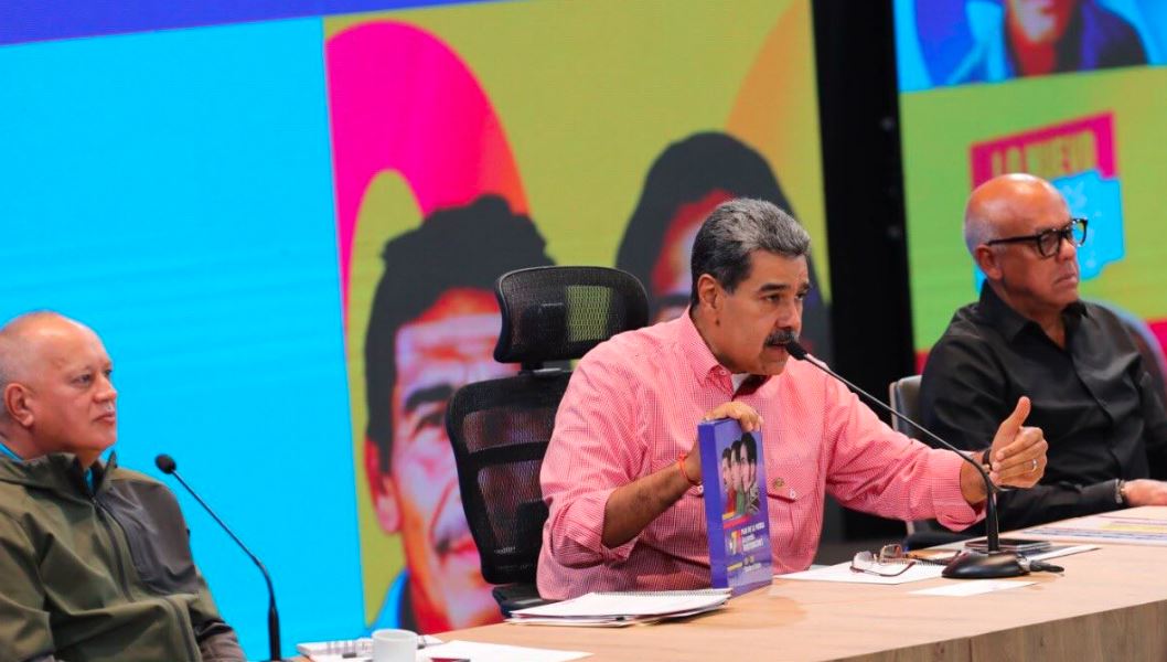 Maduro teme que la AN caiga en manos de la oposición y lanzó advertencia a su séquito (VIDEO)
