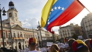 Venezolanos entre los que más impulsan el crecimiento poblacional de España en 2025