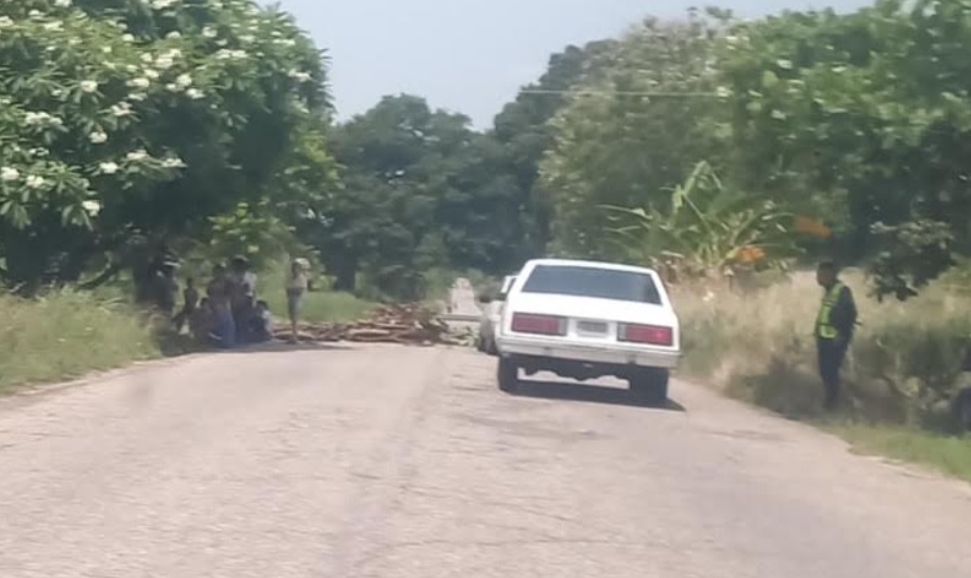 Cerrada la Troncal 5 a la altura de Las Guayabitas de Barinas tras cuatro días sin luz