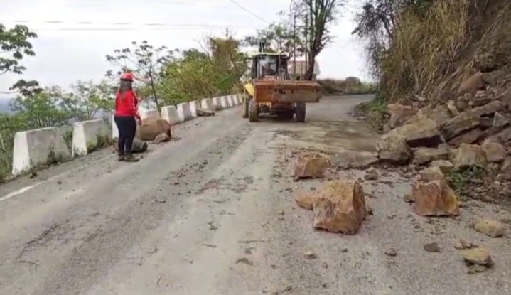 Lluvias ocasionan derrumbes y deslizamientos en la carretera de Barinas a Mérida