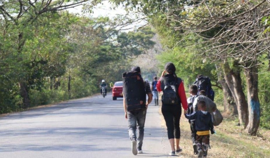 Al menos 49 migrantes pasaron por Barinas el #12Abr rumbo a la frontera con Colombia