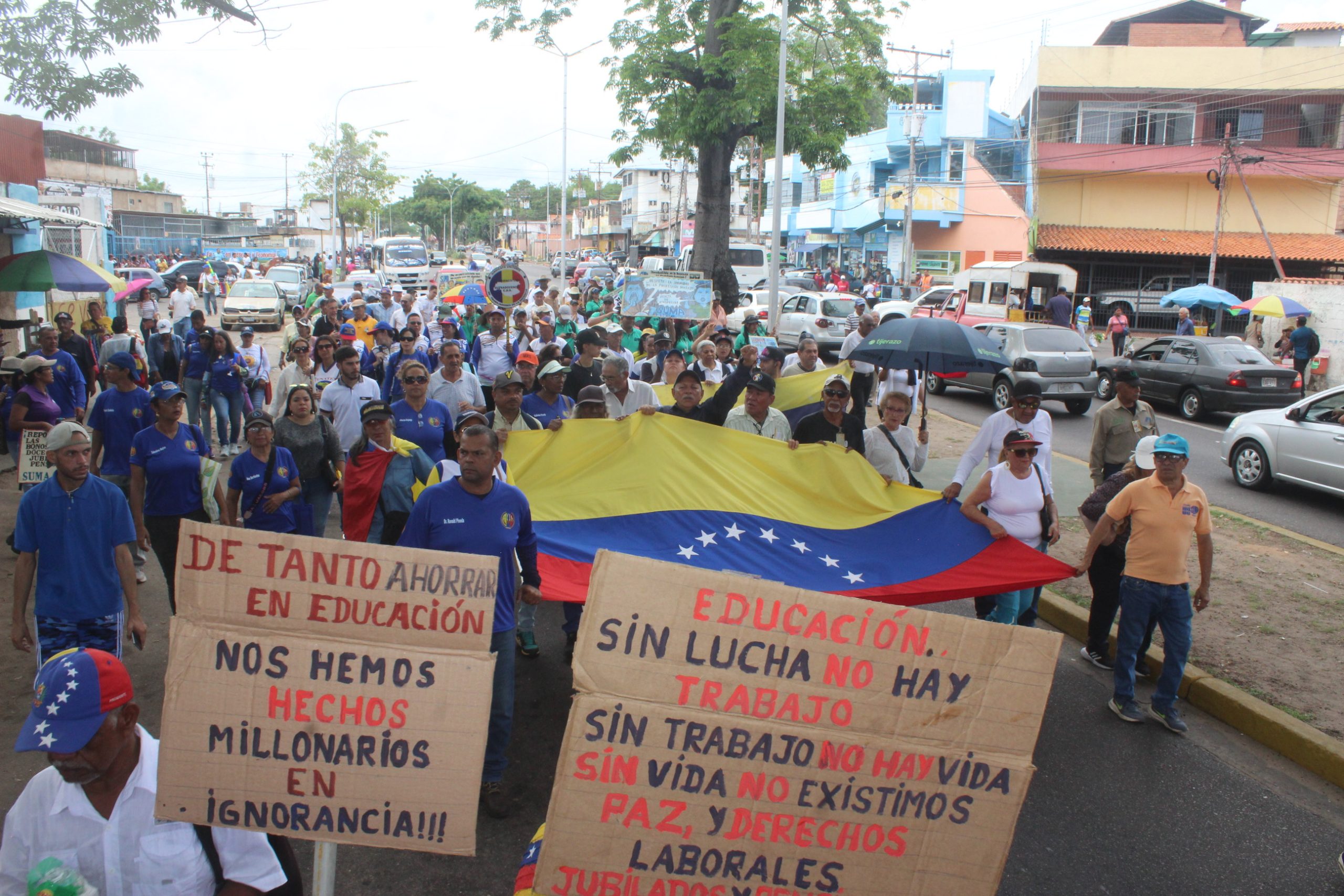 Trabajadores se movilizaron y alzaron su voz por salarios dignos en Bolívar (FOTOS)