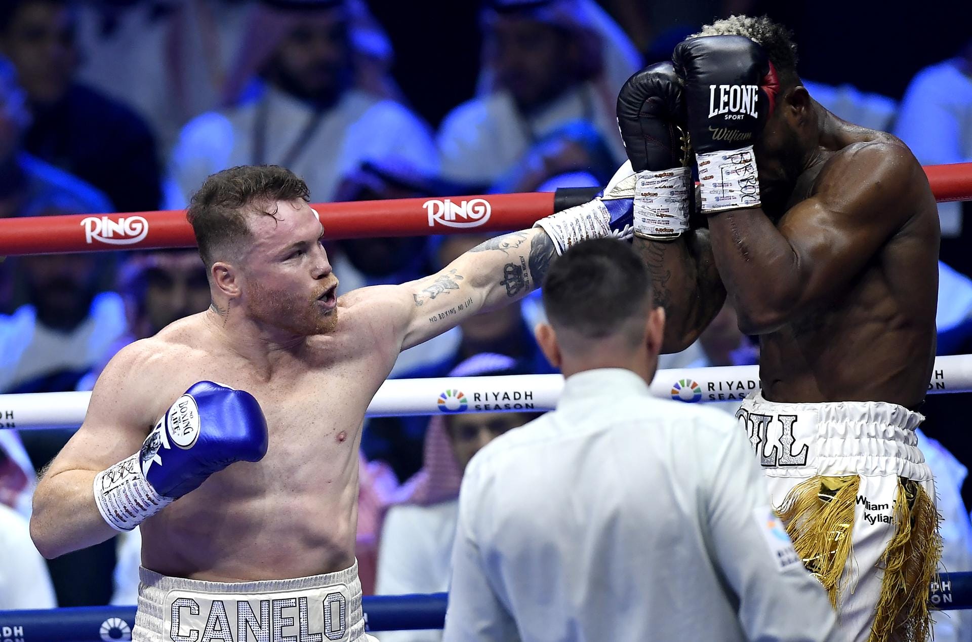 Canelo Álvarez derrotó a William Scull y se proclamó el campeón absoluto de las 168 libras