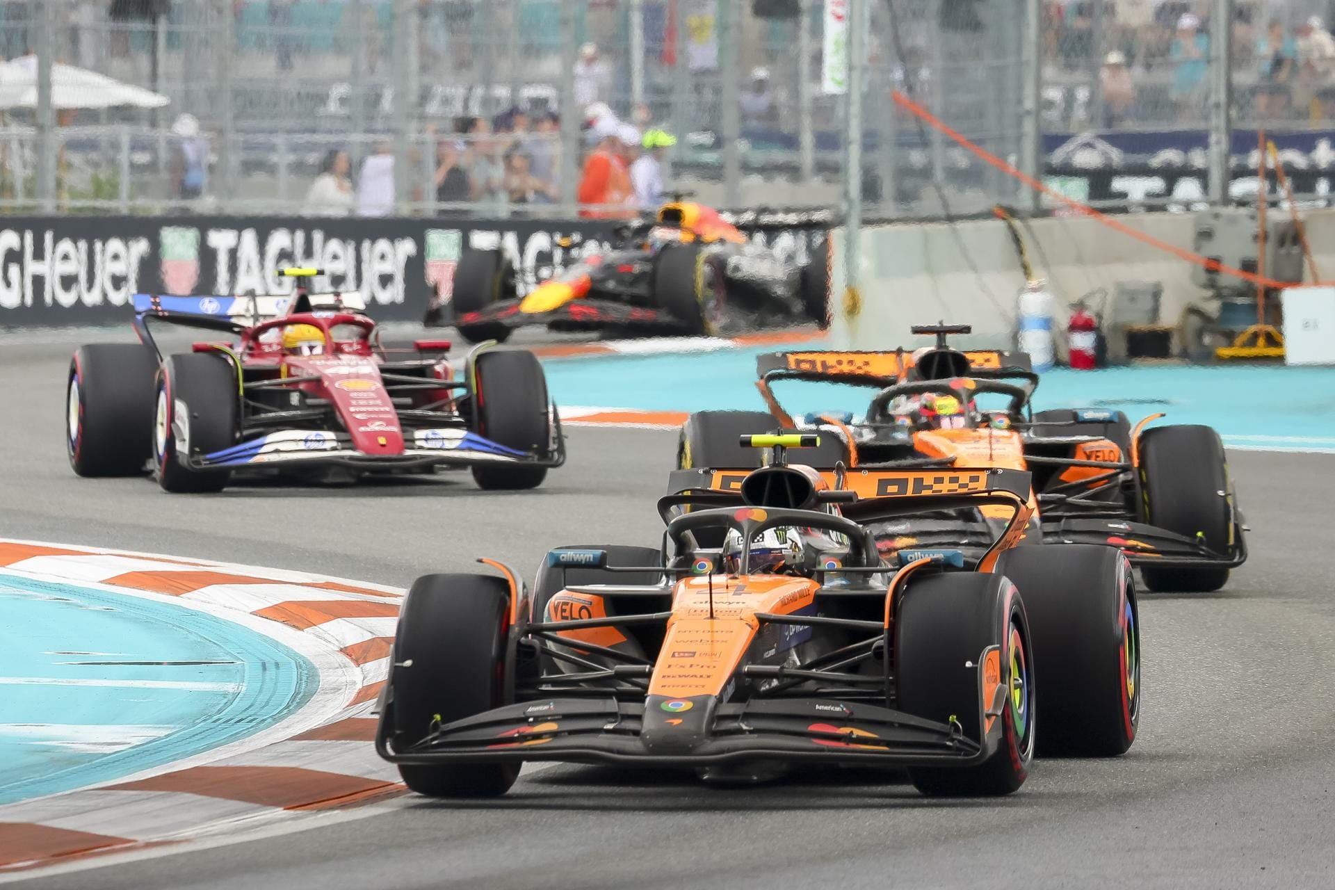 Tras una carrera repleta de accidentes, Lando Norris ganó la esprint en Miami