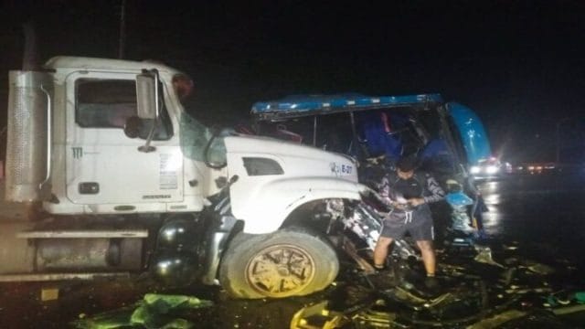 Aparatoso accidente de tránsito en la carretera Cagua-La Villa dejó al menos 21 heridos (Lista)