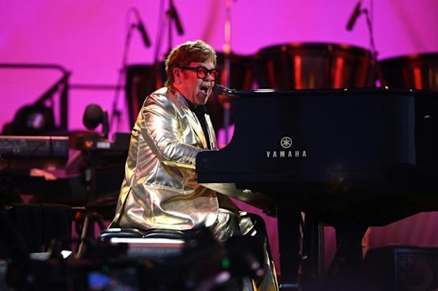 Elton John se siente traicionado por planes que vulneran los derechos de autor ante la IA