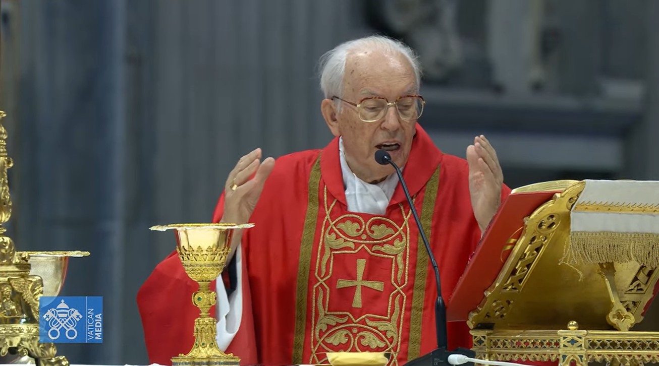 Cardenal decano pide «el Papa que la humanidad necesita en este momento tan difícil»