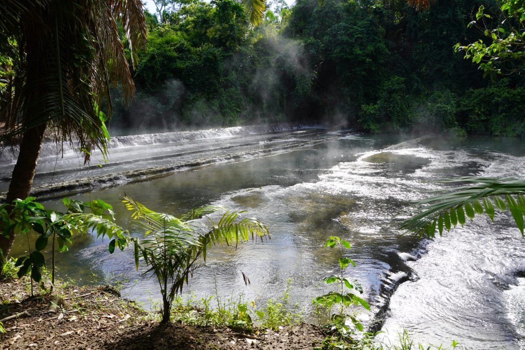 Un río que arde: El misterioso fenómeno natural que desafía a la ciencia en Sudamérica