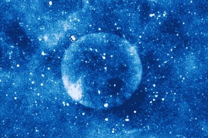 Insólito hallazgo: Descubrieron una esfera invisible a simple vista en nuestra galaxia y nadie sabe qué es