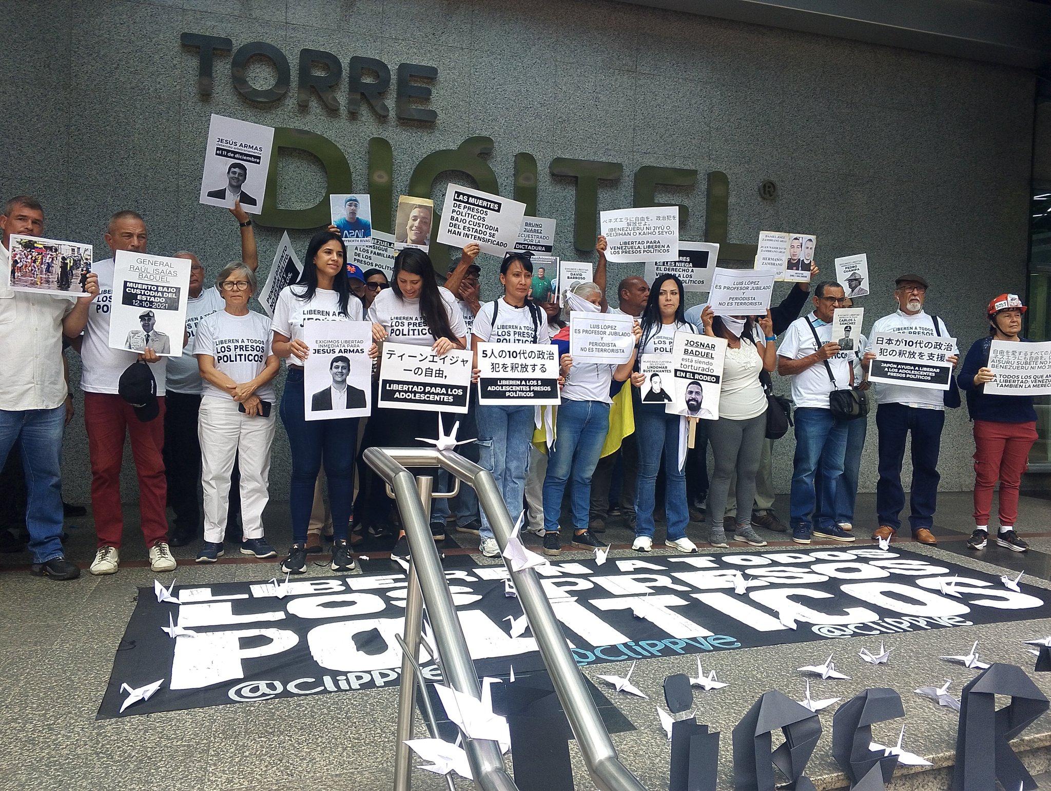 Familiares piden desde la Embajada de Japón en Caracas libertad para los presos políticos (Imágenes)