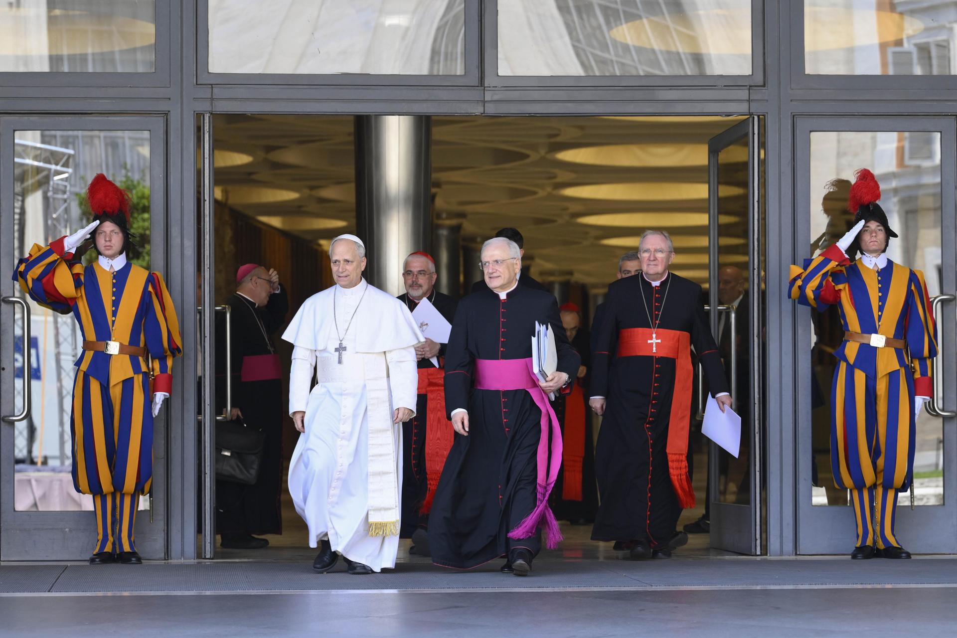 El papa León XIV apuesta por la vía de Francisco, con el cuidado a los débiles y diálogo valiente
