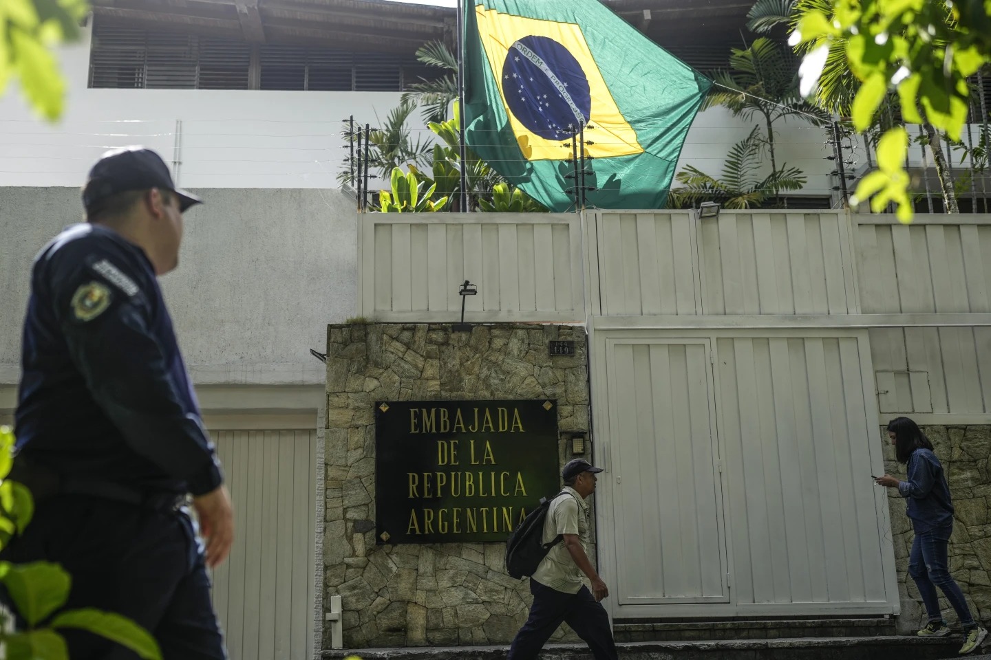 Gobierno de Brasil echó por tierra narrativa del chavismo sobre el rescate de asilados en embajada argentina