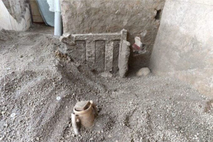 Revelan el terror: una familia de Pompeya bloqueó la puerta del dormitorio con una cama para escapar de la erupción