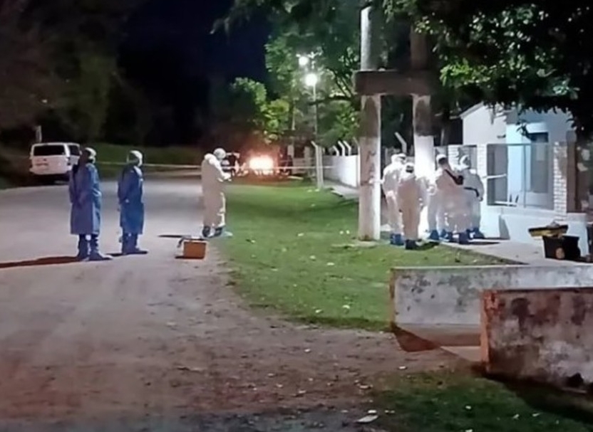 Asesinó a su esposa y colgó el cuerpo de la reja de una escuela para simular un suicidio