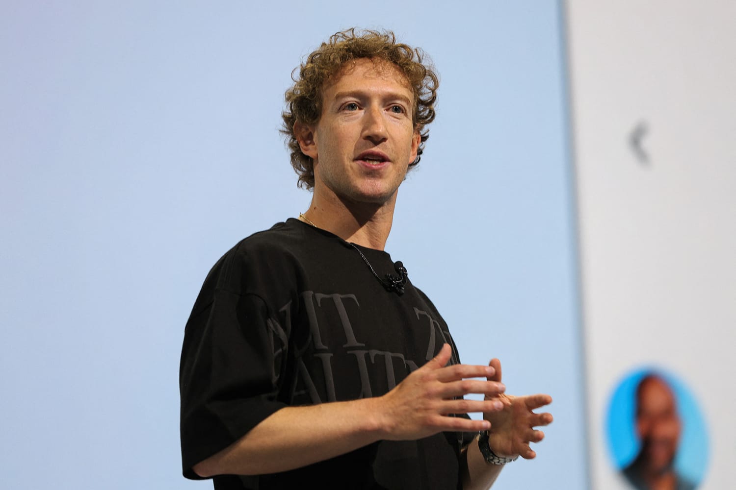 Mark Zuckerberg cree que en un futuro la mayoría de tus amigos serán chatbots de IA