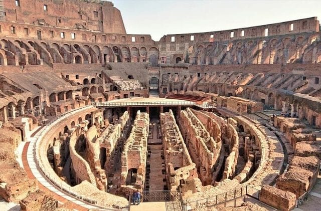 Turista quería tomarse una selfie en el Coliseo de Roma y resultó gravemente herido