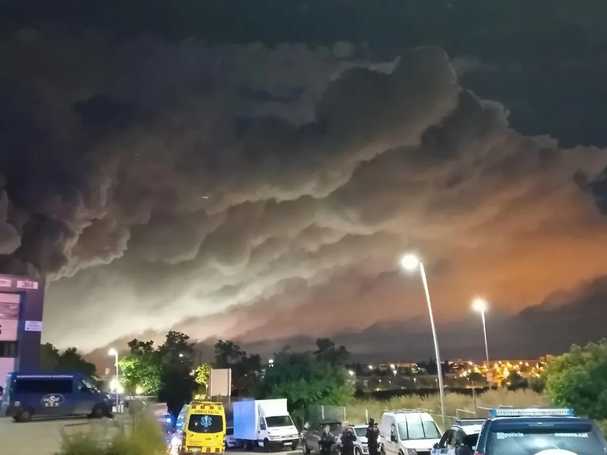 Una nube tóxica por un incendio obligó a confinar a miles de personas en España