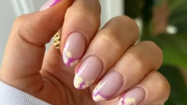 Según la IA, estos son los mejores colores de uñas para atraer la buena energía en 2025