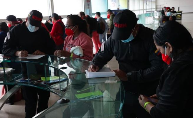 Al menos 315 venezolanos deportados de EEUU llegaron a Maiquetía en un vuelo desde México